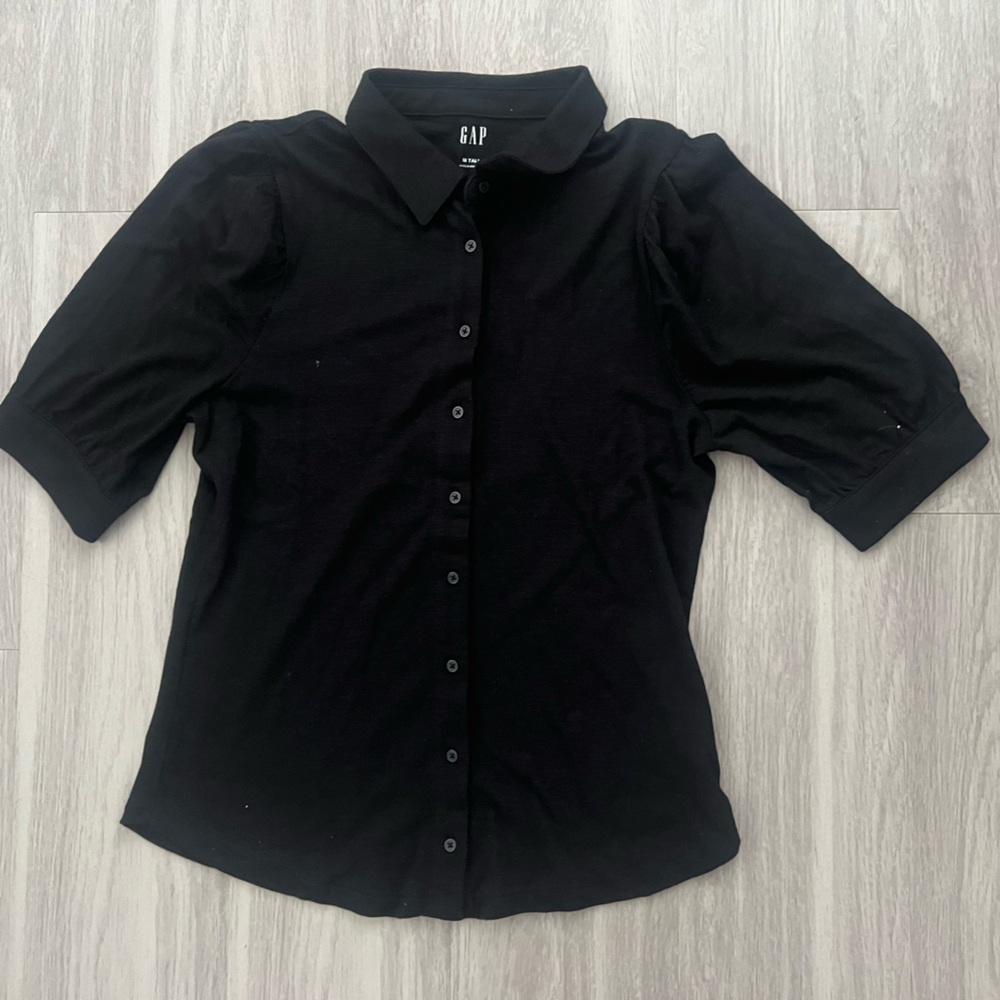 GAP Black Short Sleeve Button-Up Top medium